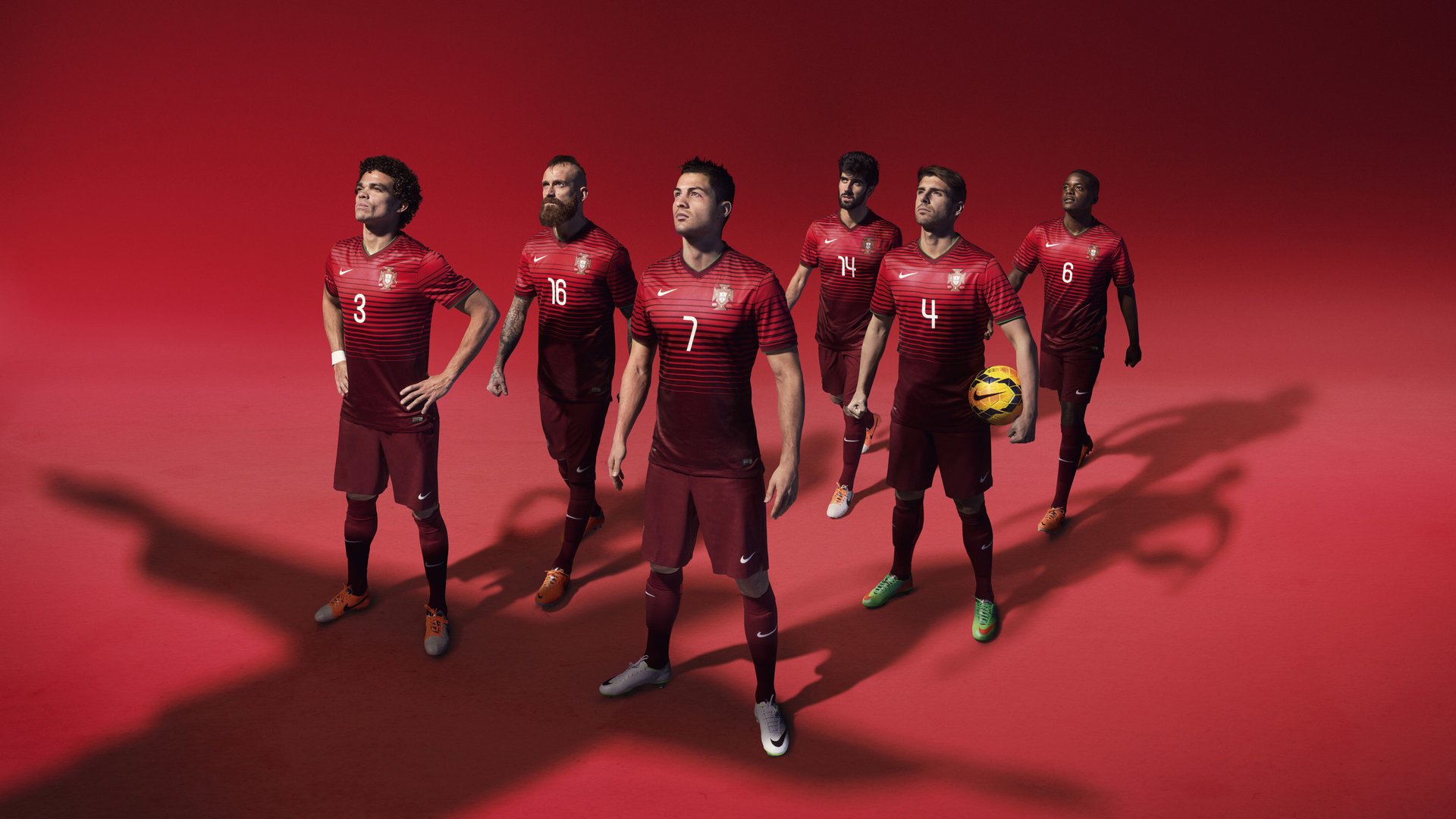 以足球为主题的旅游路线火爆，吸引大量游客，足球与旅游的结合